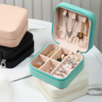 منظم الاكسسوارات والمجوهرات المحمول – مقسّم من الداخل ومثالي للسفر