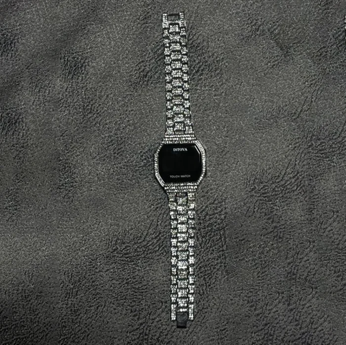 ساعة DITOVA النسائية – استيك معدني فضي مرصع بالفصوص